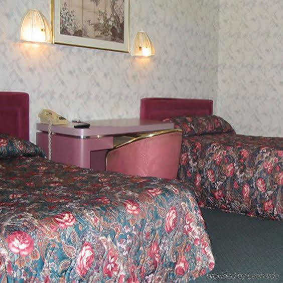 Red Carpet Inn Berlin Exterior photo