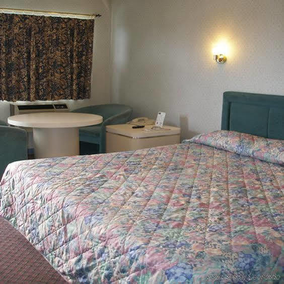 Red Carpet Inn Berlin Room photo